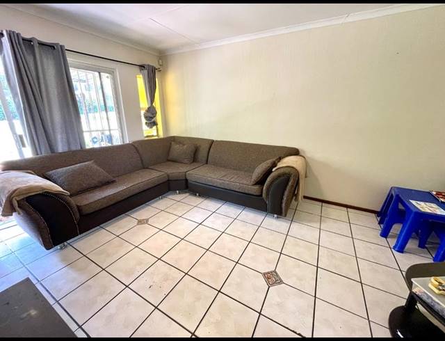 3 BEDROOM HOUSE FOR SALE IN KENMARE